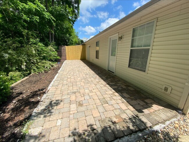 Building Photo - BEAUTIFUL 3 BEDROOM CONDO IN THE HARDIN VALLEY AREA!!!