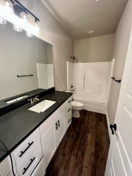 Building Photo - 2735 S Olive Ct