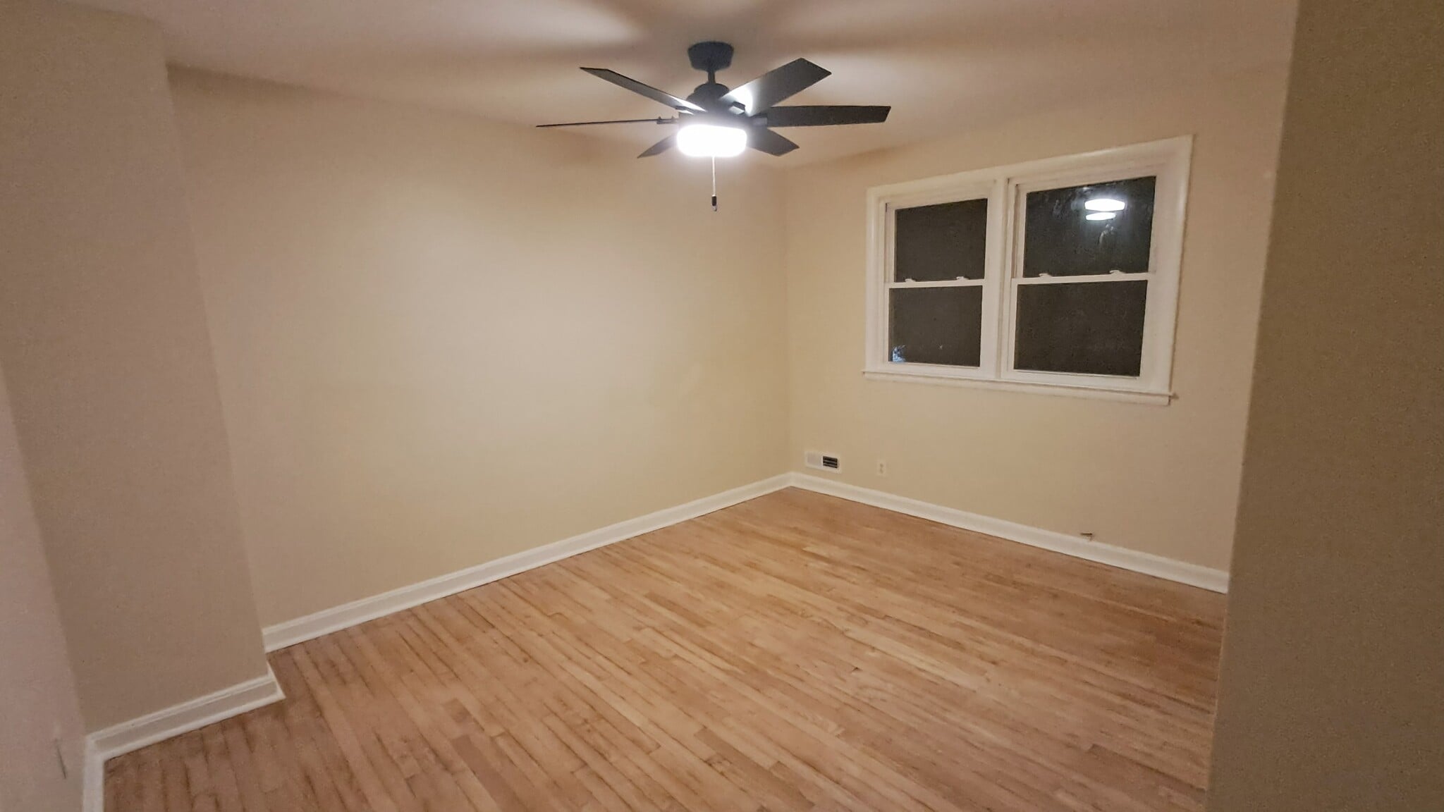 Building Photo - 855 Reverdy Rd