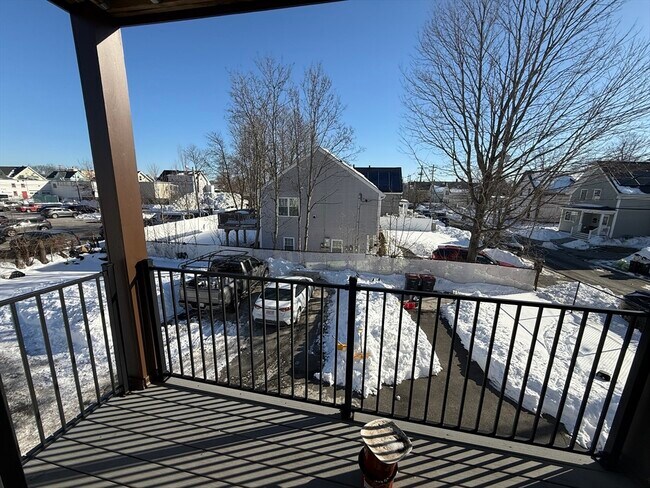 Building Photo - 574 Warren Ave