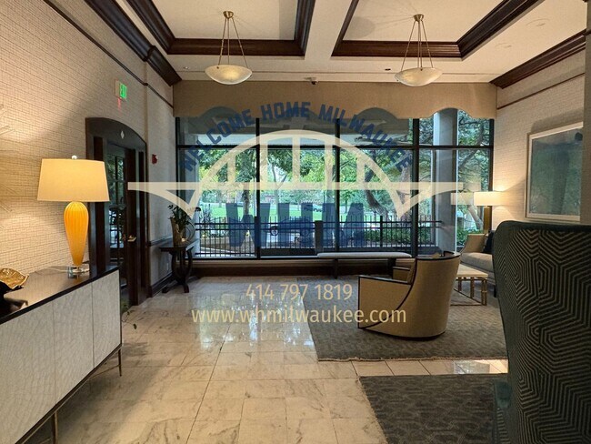 Building Photo - 929 N Astor St