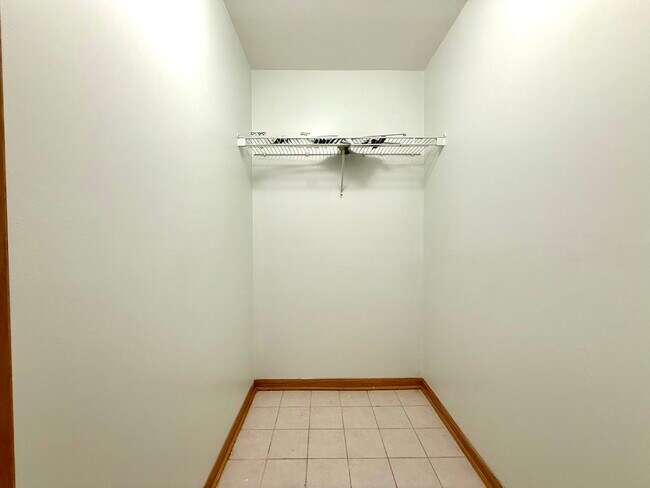 Building Photo - 2207 W Warren Blvd