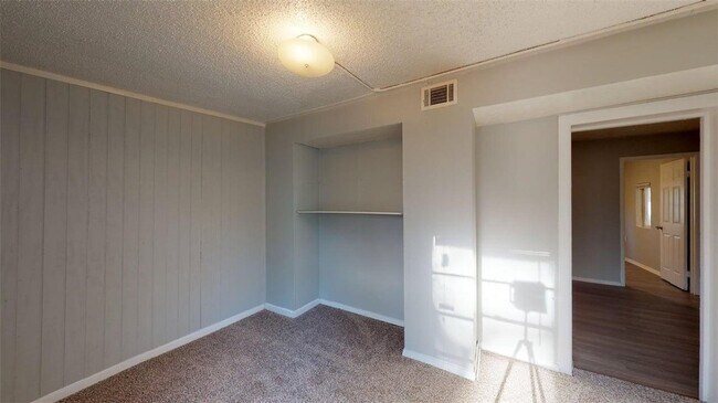 Building Photo - 4000 Margaret St