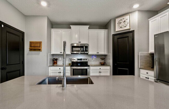 Building Photo - Gorgeous 4/ 2.5 Home in the Beautiful Lake Asbury Area of Clay County! $2,550.00