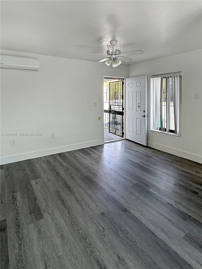 Building Photo - 852 SW 1st St