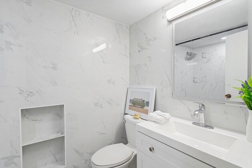 Building Photo - 4201 Cathedral Ave NW