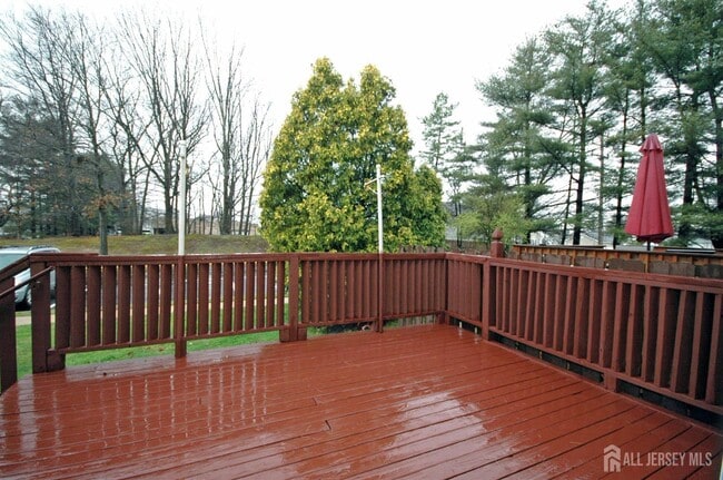 Building Photo - 4 White Oaks Dr