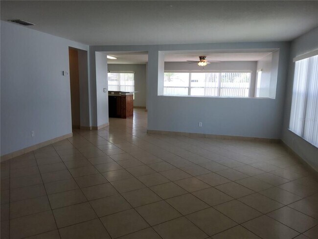 Building Photo - 3055 Anquilla Ave