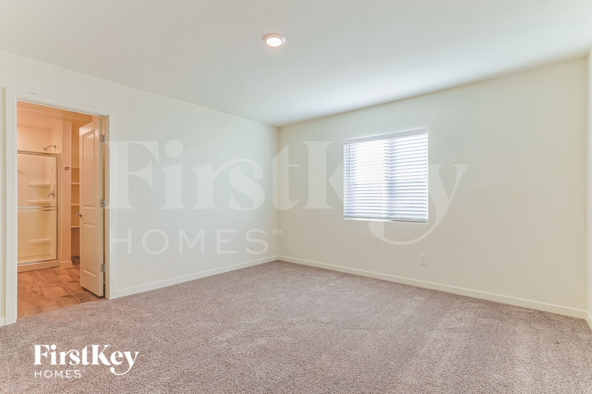 Building Photo - 1067 W 20th St