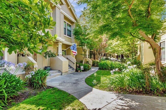 Building Photo - Two Primary Suites w/ Bonus Room l Prime L...