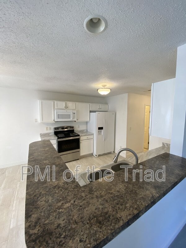 Building Photo - 202 Kinnley Ct