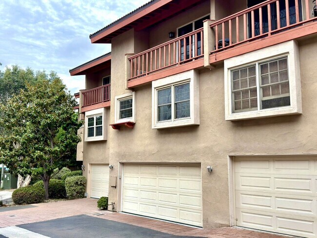 Building Photo - Beautiful Townhome on The Legends Golf Cou...