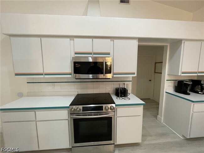 Building Photo - 12196 Matlacha Blvd