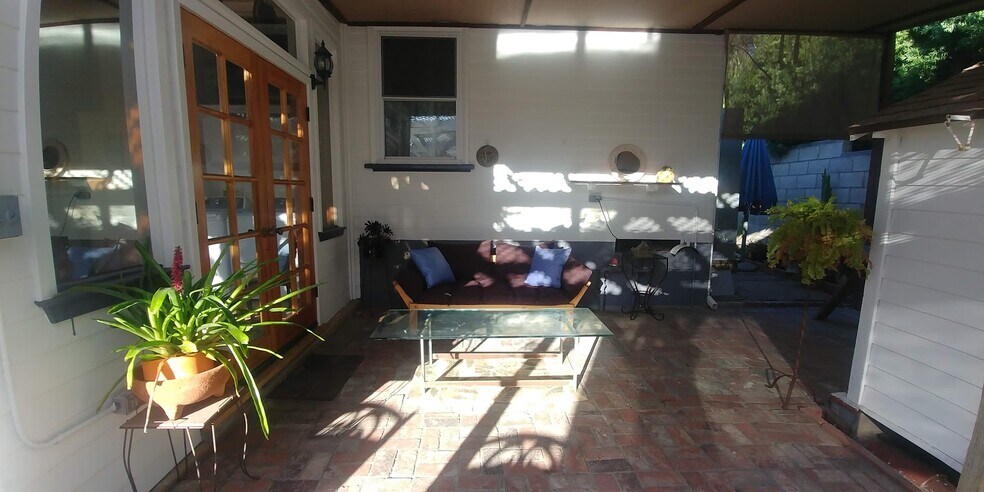 Building Photo - 3555 Colonial Ave