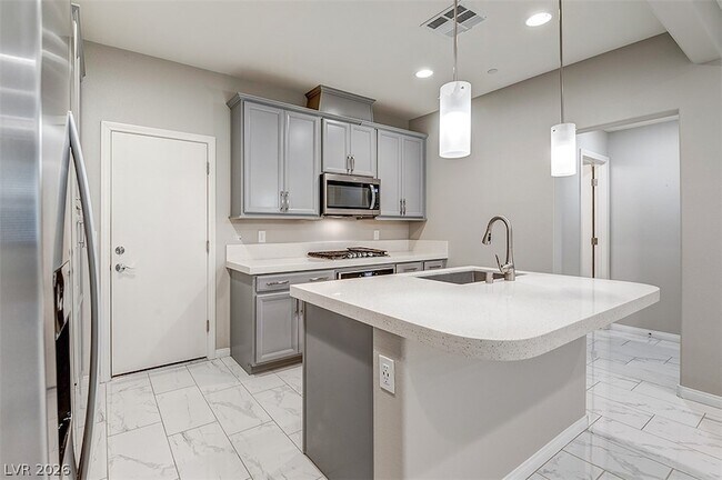 Building Photo - 73 Alamere Falls Dr