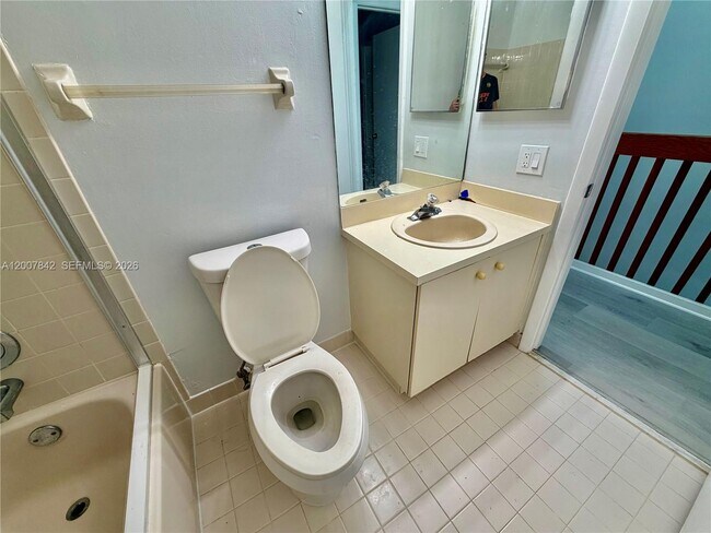 Building Photo - 4403 SW 70th Terrace