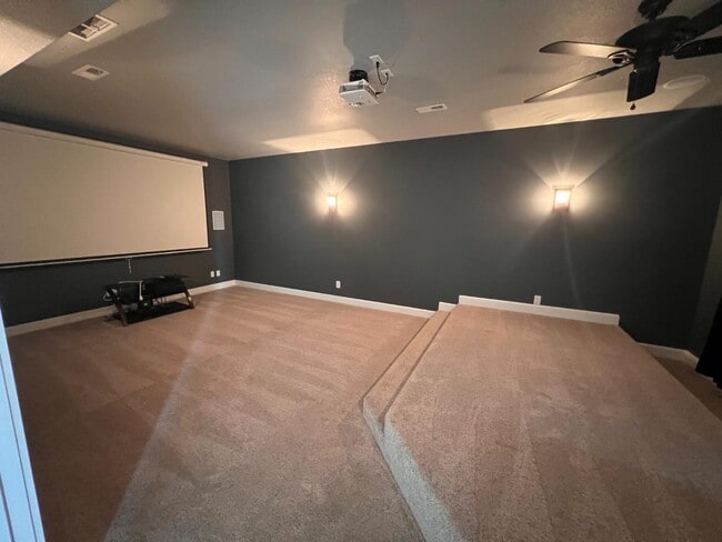 Building Photo - 627 N Daylily Dr