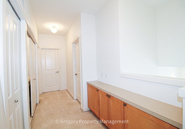 Building Photo - 13824 N Creek Dr