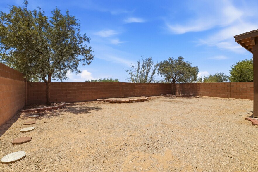 Building Photo - 7740 S Lions Spring Way