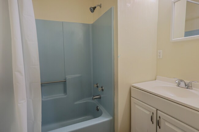 Building Photo - 1460 Pocono Ln
