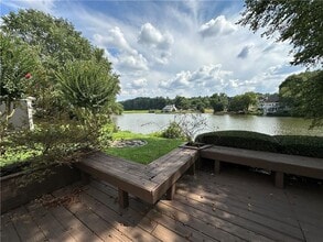 Building Photo - 3960 Longlake Dr