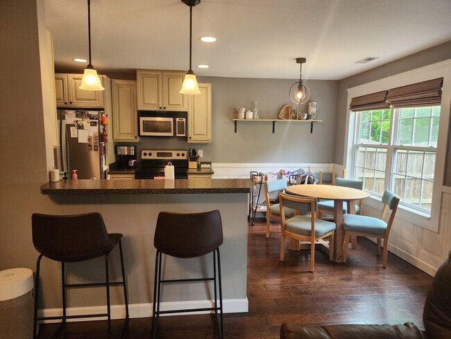 Building Photo - Knoxville 37920 - 3 bedroom 2 bath - call ...