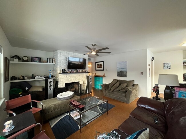 Building Photo - Wonderful Home Near City Park