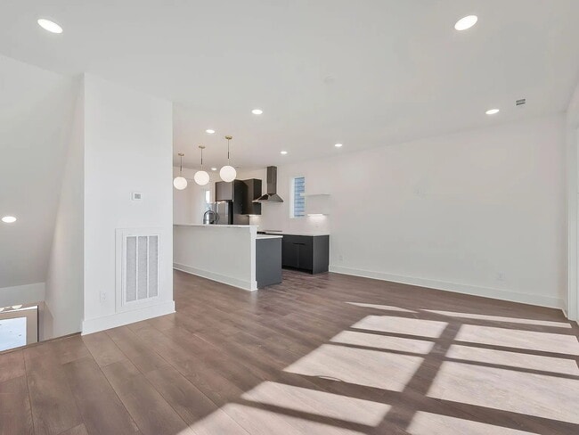 Building Photo - "Spacious 4-Bed Townhouse Oasis in Nashville – 2,500 Sq. Ft. of Modern Comfort!"