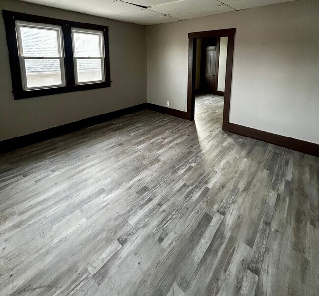 Building Photo - 283 W Main St