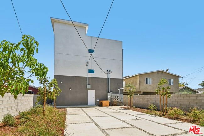 Building Photo - 219 E 87th St