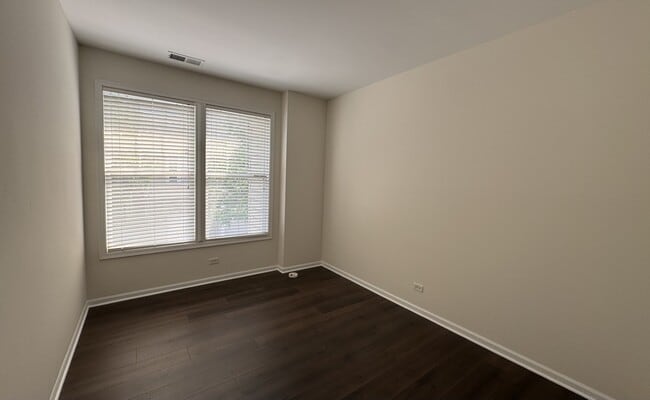 Building Photo - 385 Sundown Ct