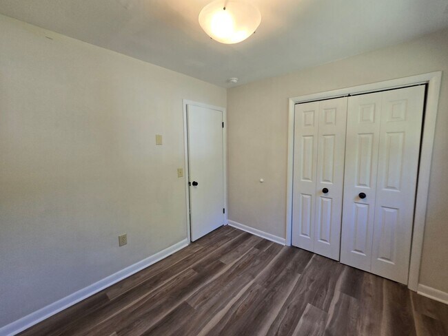 Building Photo - 607 Kellam Cir