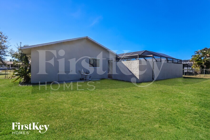 Building Photo - 241 SW 32nd Terrace