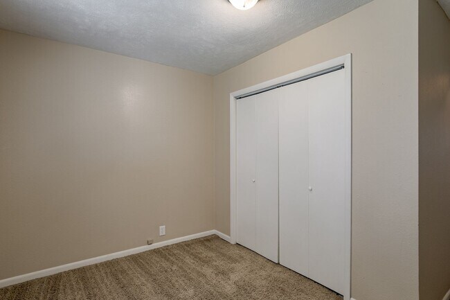 Building Photo - **$500 Move In Credit - SHORT TERM LEASE O...