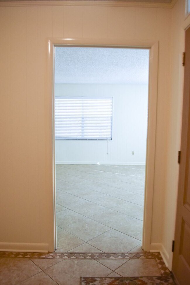 Building Photo - Three Bedroom Two Bath outside Eglin Gates