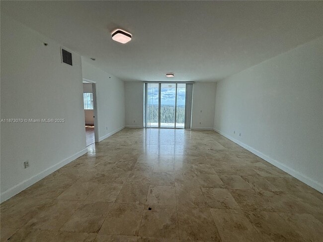 Building Photo - 15051 Royal Oaks Ln