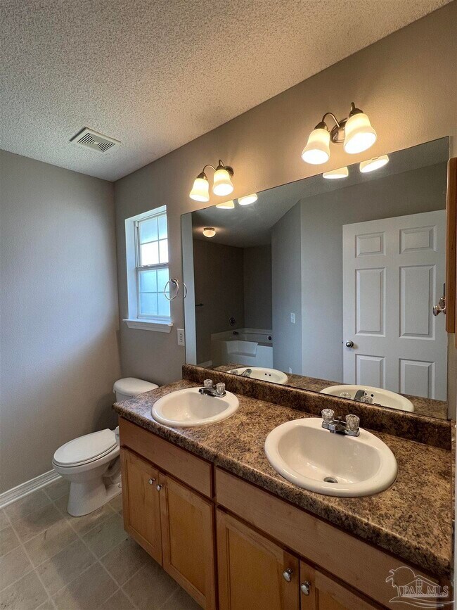 Building Photo - 10440 Millbrook Dr