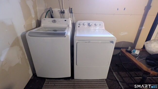 Building Photo - 3 Mountain View Dr