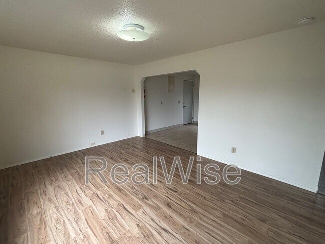 Building Photo - 241 Rose Ave