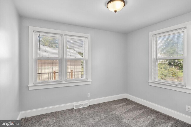 Building Photo - 505 Hazel Ave
