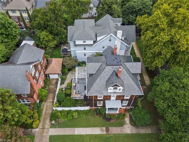 Building Photo - 600 Maury Ave