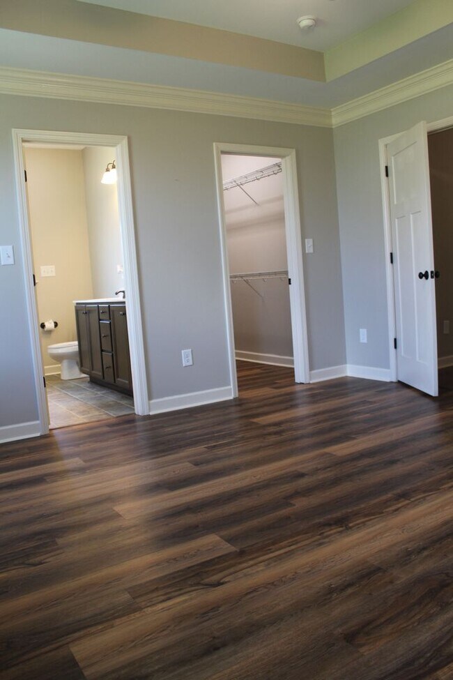 Building Photo - 3 Bed/2 Bath Home - Desirable Planter's Ridge Subdivision/CBA Schools