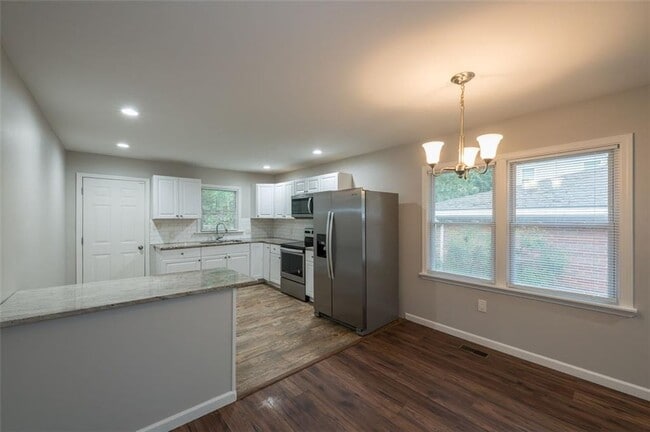 Building Photo - 257 Barfield Ave SW