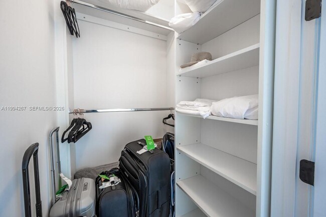 Building Photo - 15811 Collins Ave