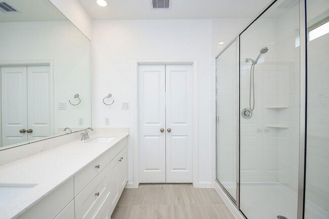 Building Photo - 28722 Mount Bonnell Dr