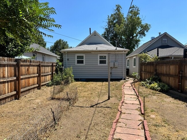 Building Photo - 609 E Elk Pl