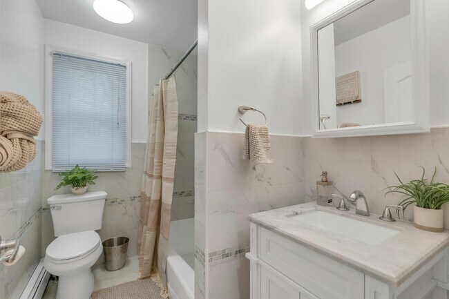 Building Photo - 255 Lafayette Pl