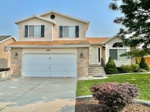 Building Photo - Beautiful Sandy Home on East Bench!
