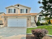 Building Photo - Beautiful Sandy Home on East Bench!
