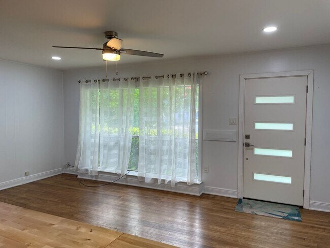 Building Photo - 2/1 Beach Bungalow in Biloxi